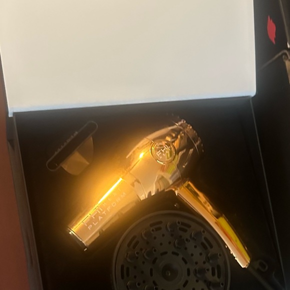 FHI Heat Platform 1900 Rose Gold Dryer – Limited Edition - Picture 3 of 6